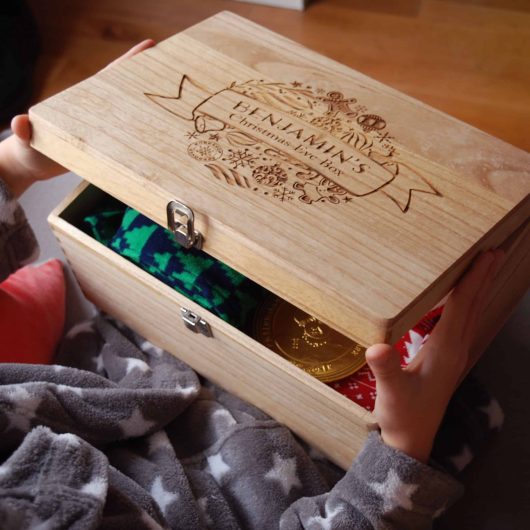 Christmas-Eve-Wreath-Box-Open