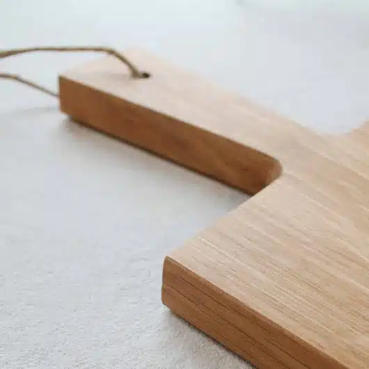 Oak-Chopping-Board-Close-up