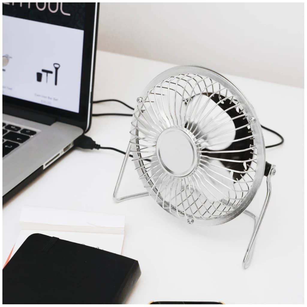 USB-Desk-Fan-Silver-lifestyle.